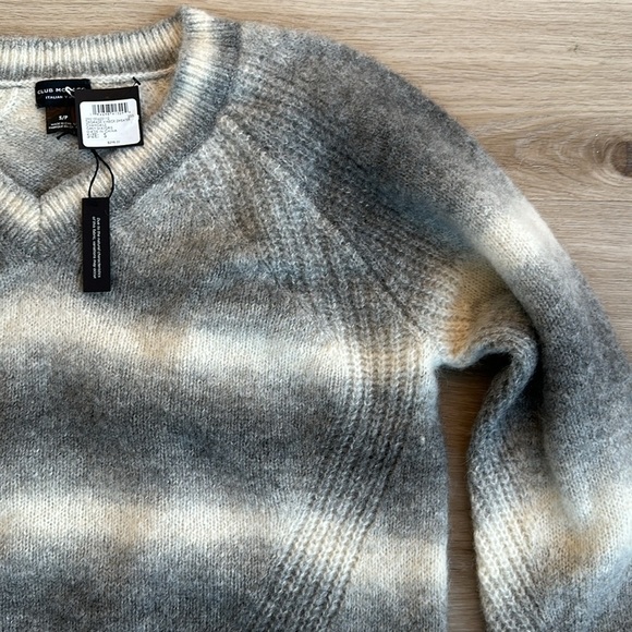 Club Monaco V-Neck Sweater women’s size small - Picture 3 of 6